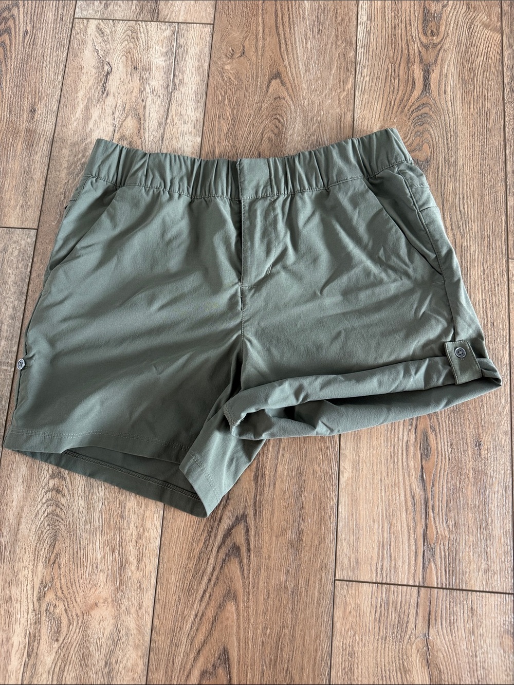 Columbia Olive Green Women's Outdoor Shorts Sz med